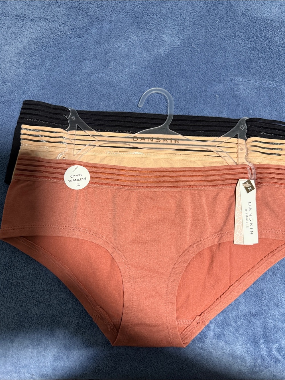 Danskin Seamless Medium Women’s Bikinis. 3 Pairs Terracotta, Nude, Black New